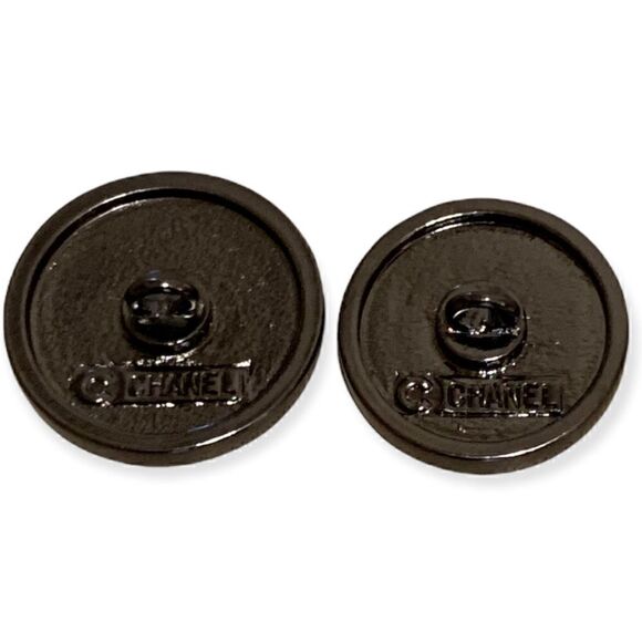 Two CHANEL interlocking CC Logo Rhodium Metal Buttons - Picture 2 of 6